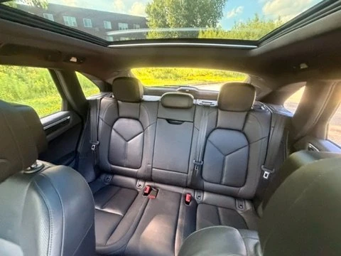2019 Porsche Macan - Image 10 of 12