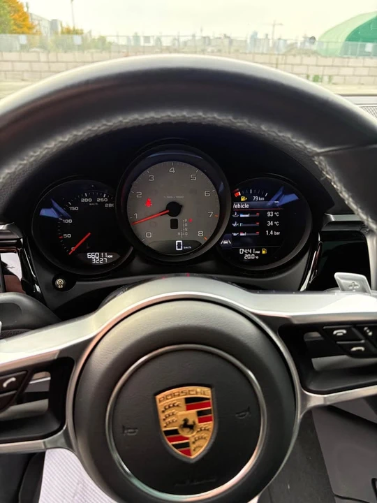 2019 Porsche Macan - Image 9 of 14