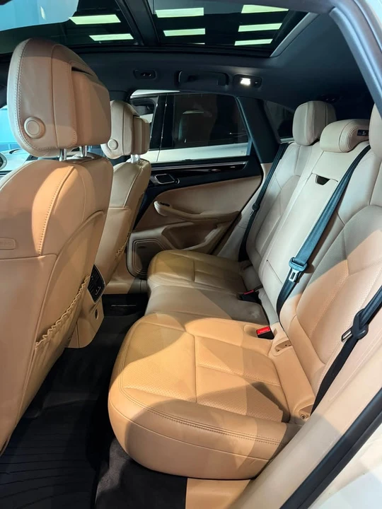 2019 Porsche Macan - Image 9 of 15