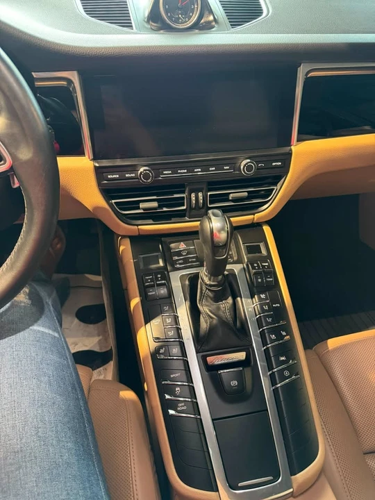 2019 Porsche Macan - Image 14 of 15