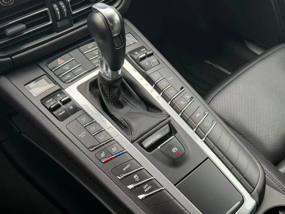 2019 Porsche Macan - Image 15 of 20