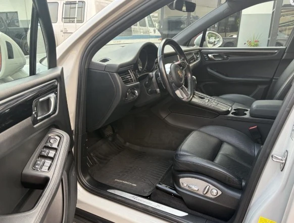 2019 Porsche Macan S - Image 13 of 18