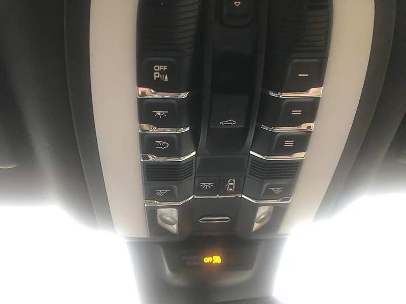2019 Porsche Macan S - Image 13 of 18