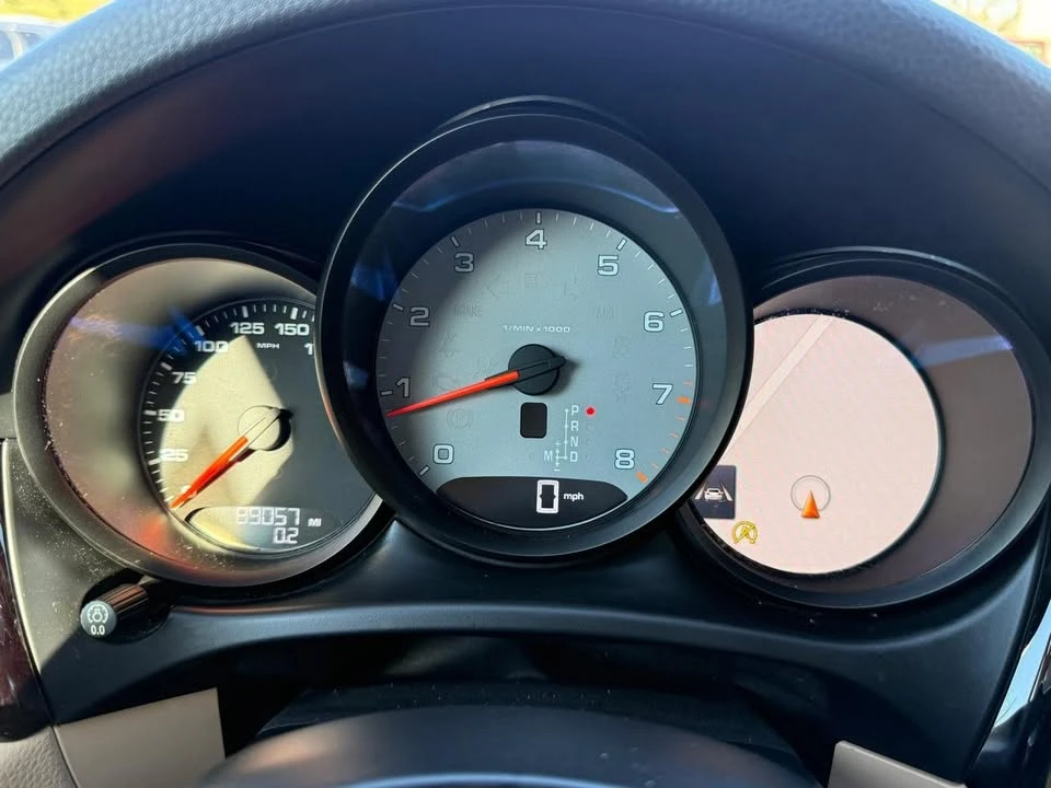 2019 Porsche Macan - Image 17 of 19
