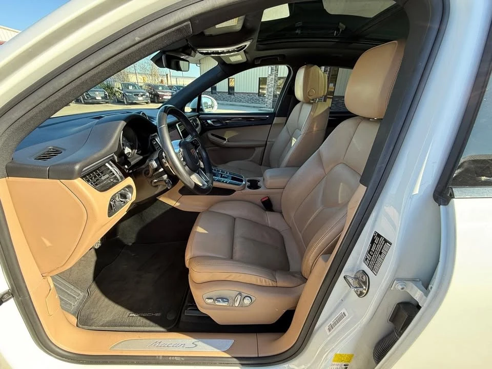 2019 Porsche Macan - Image 9 of 19