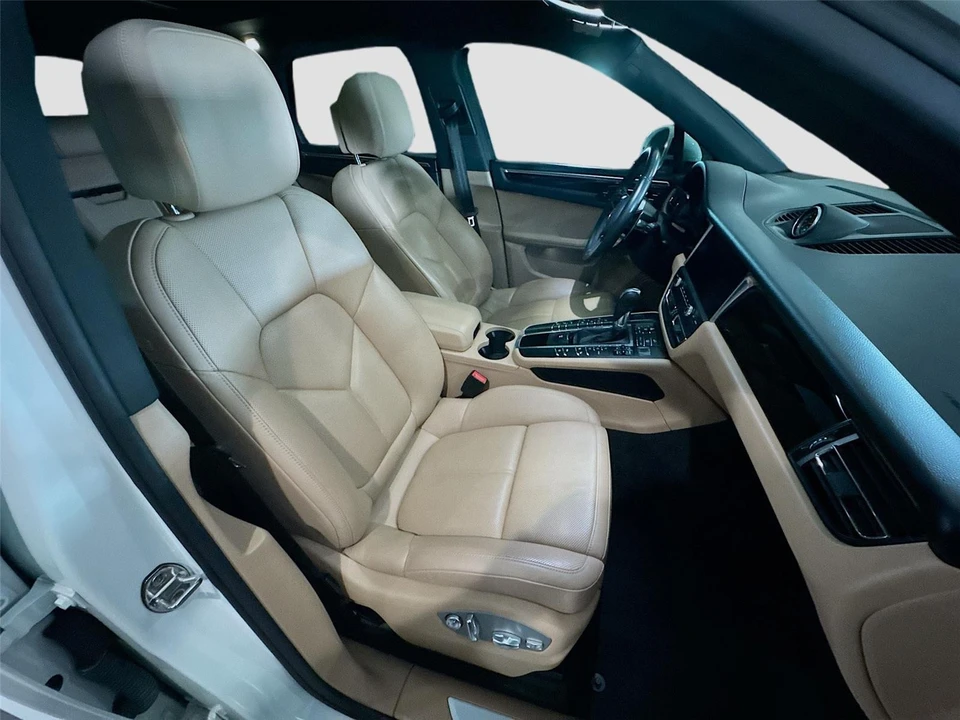 2019 Porsche Macan S - Image 24 of 31