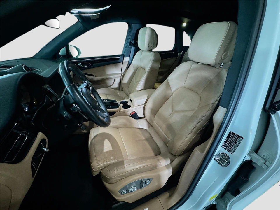 2019 Porsche Macan S - Image 2 of 31