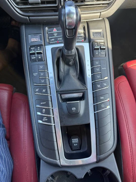 2019 Porsche Macan S - Image 16 of 24