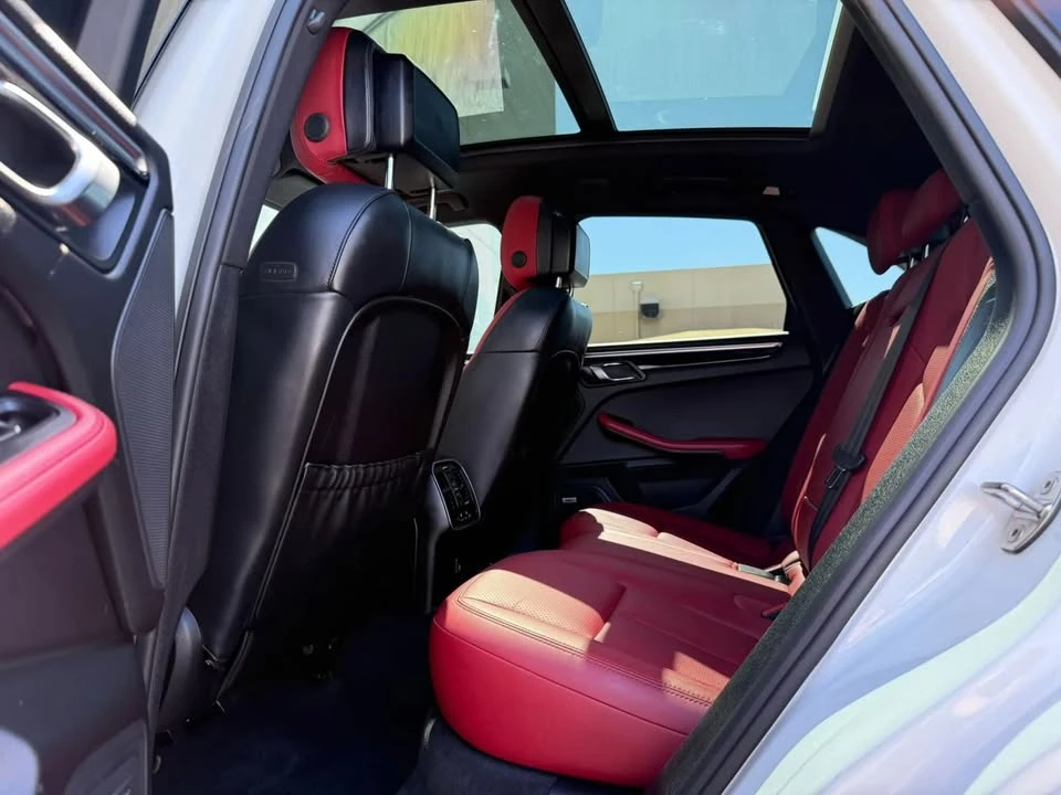 2019 Porsche Macan - Image 12 of 20