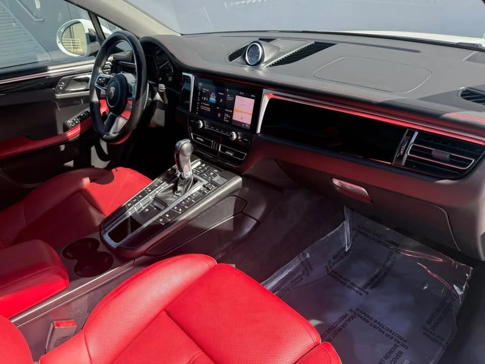 2019 Porsche Macan - Image 17 of 20