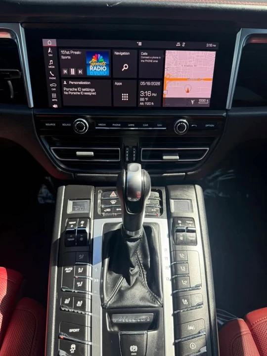 2019 Porsche Macan - Image 19 of 20
