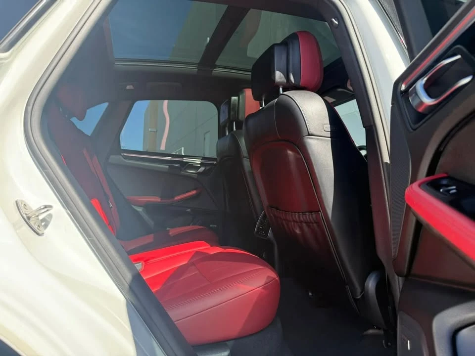2019 Porsche Macan - Image 14 of 20