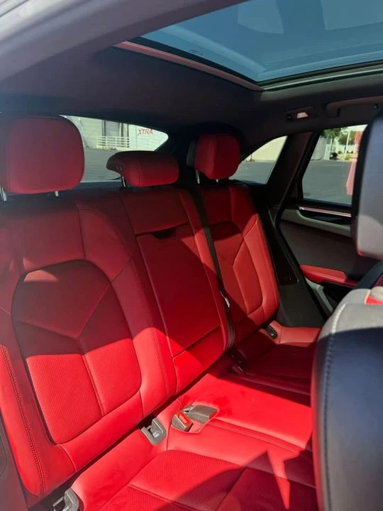2019 Porsche Macan - Image 15 of 20