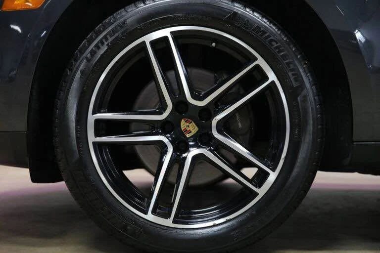2019 Porsche Macan - Image 15 of 20