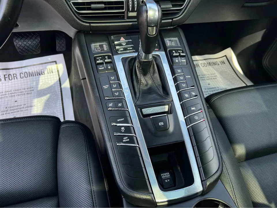 2019 Porsche Macan - Image 17 of 20
