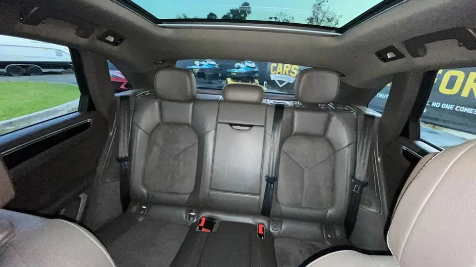 2019 Porsche Macan - Image 12 of 14