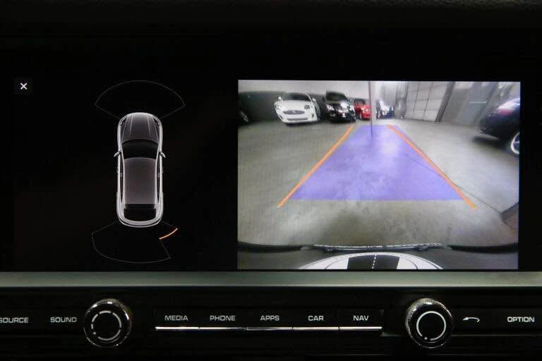2019 Porsche Macan - Image 16 of 20