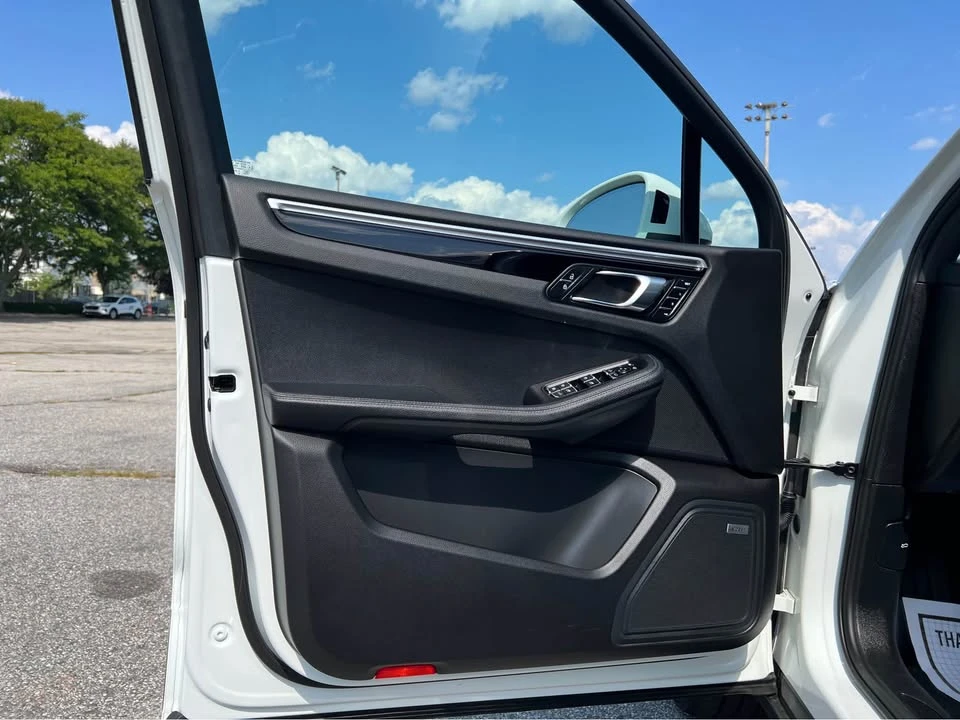 2019 Porsche Macan - Image 11 of 20