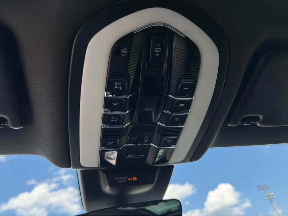 2019 Porsche Macan - Image 18 of 20