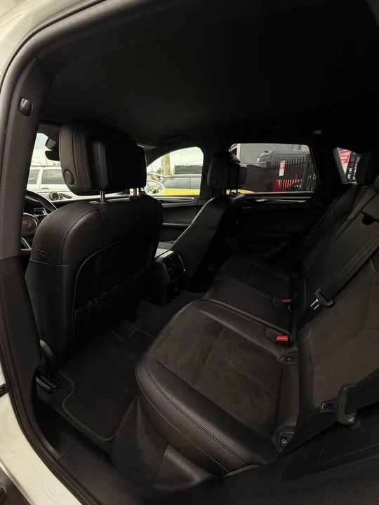 2019 Porsche Macan - Image 9 of 10