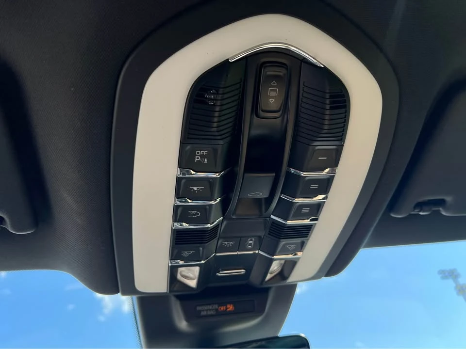 2019 Porsche Macan - Image 19 of 20
