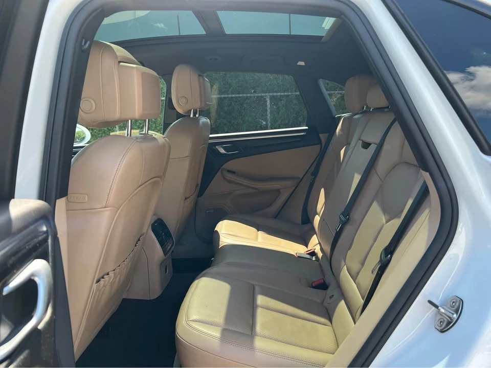 2019 Porsche Macan - Image 15 of 20