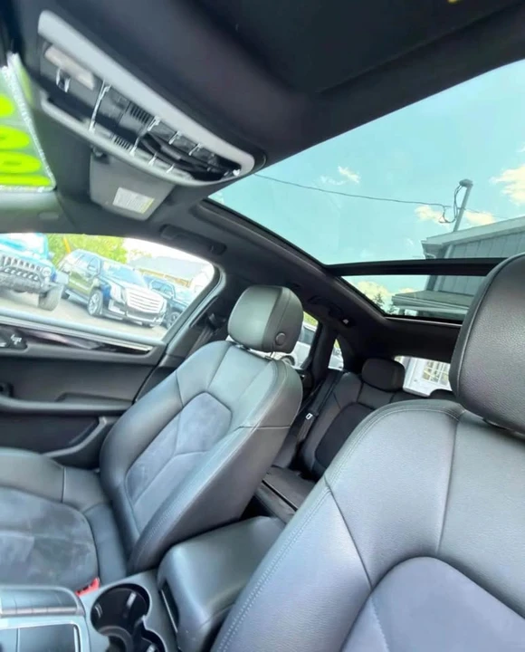 2019 Porsche Macan - Image 9 of 19