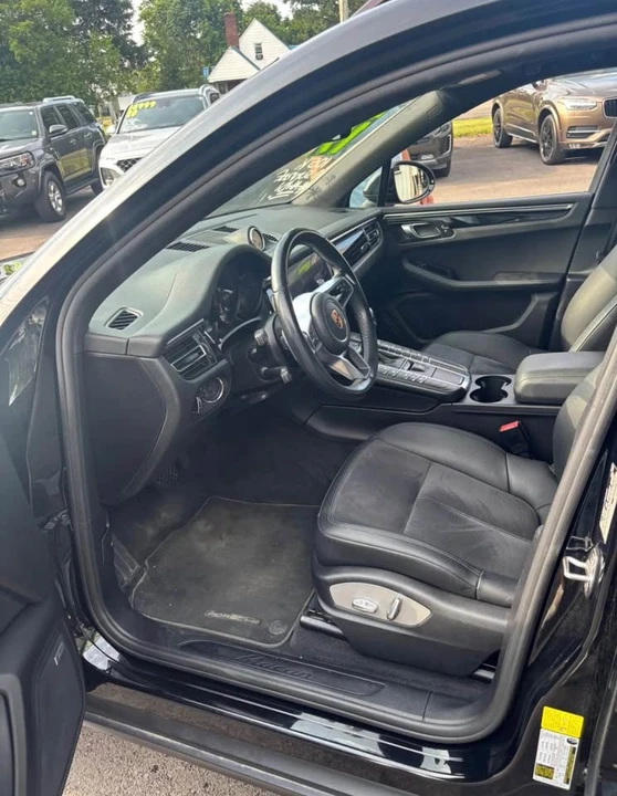2019 Porsche Macan - Image 14 of 19