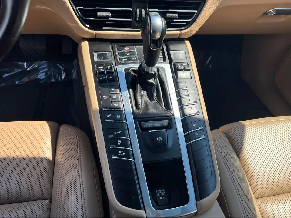 2019 Porsche Macan - Image 18 of 20