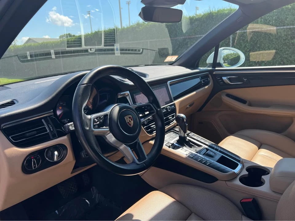 2019 Porsche Macan - Image 16 of 20