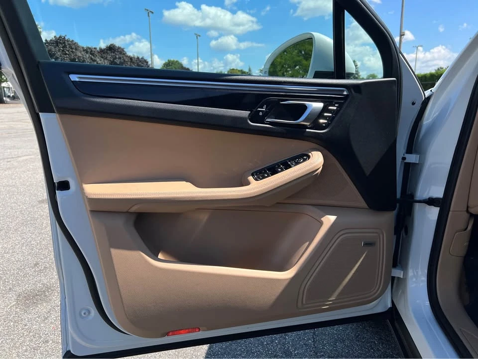 2019 Porsche Macan - Image 13 of 20