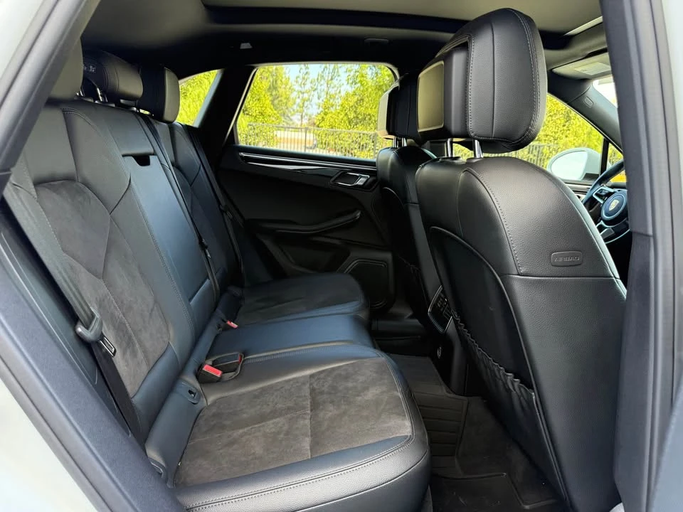 2019 Porsche Macan - Image 17 of 20