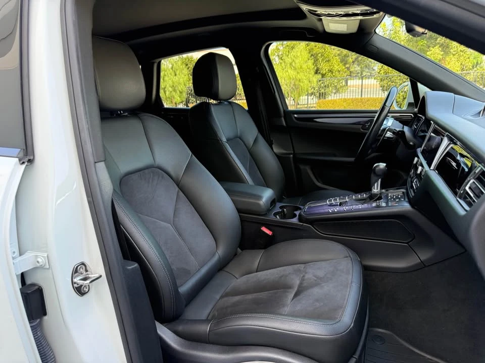 2019 Porsche Macan - Image 18 of 20