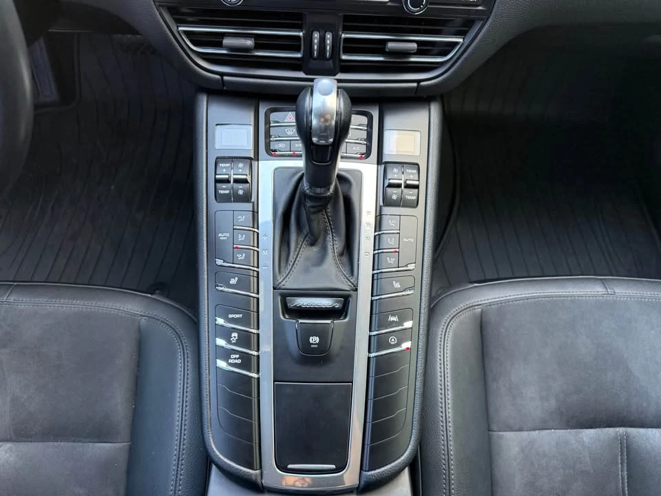 2019 Porsche Macan - Image 15 of 20