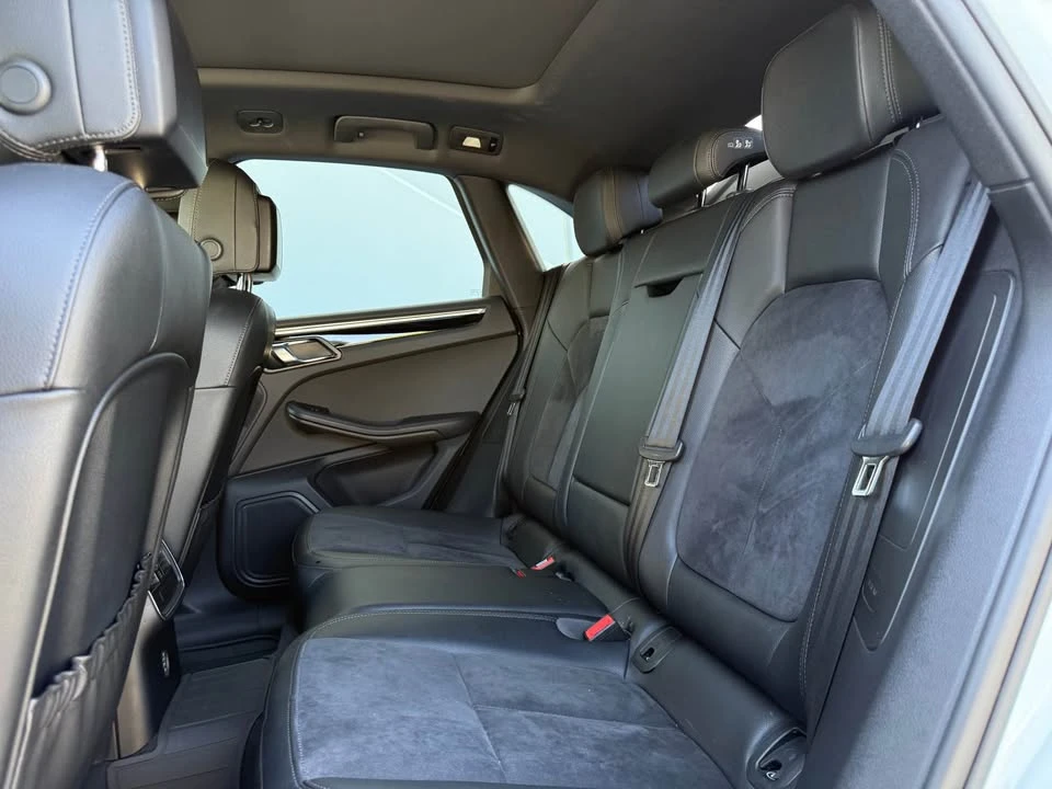2019 Porsche Macan - Image 13 of 20
