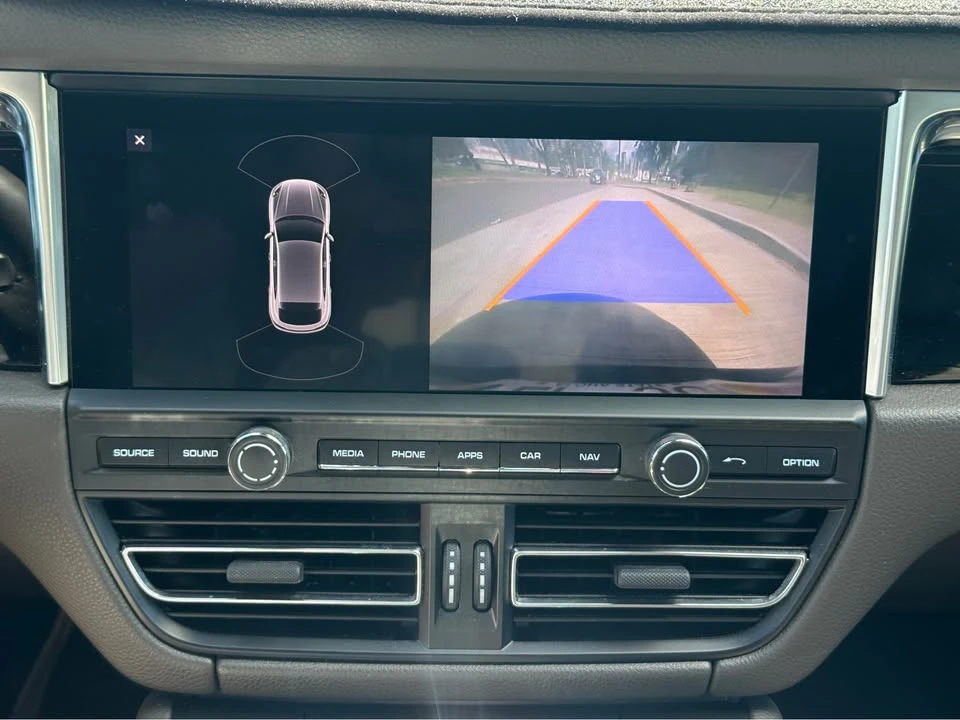 2019 Porsche Macan - Image 11 of 15