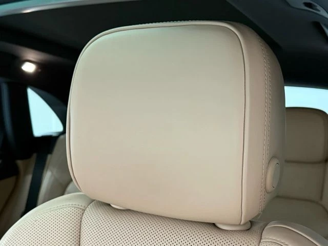 2019 Porsche Macan - Image 18 of 21