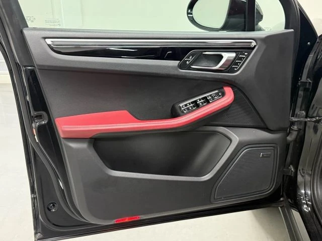 2019 Porsche Macan - Image 18 of 21