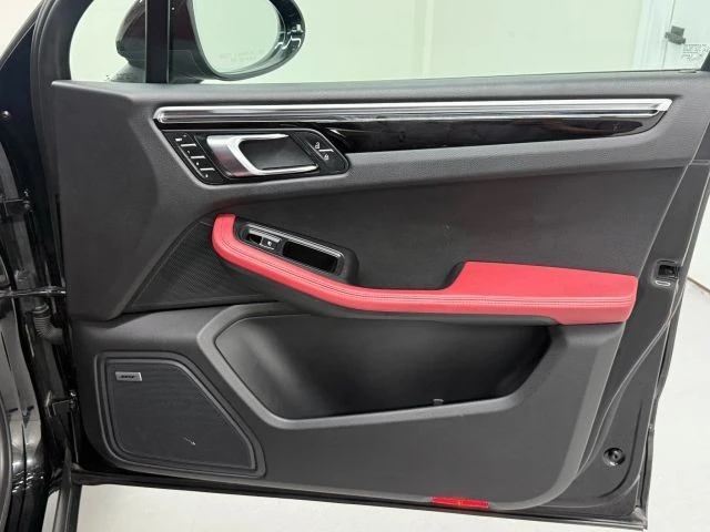 2019 Porsche Macan - Image 19 of 21