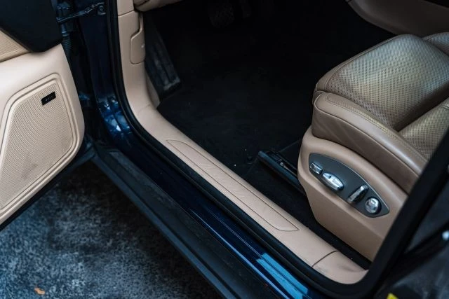 2019 Porsche Macan - Image 16 of 21
