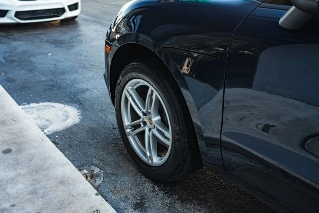 2019 Porsche Macan - Image 15 of 21