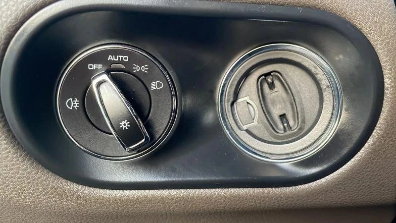 2019 Porsche Macan - Image 12 of 20