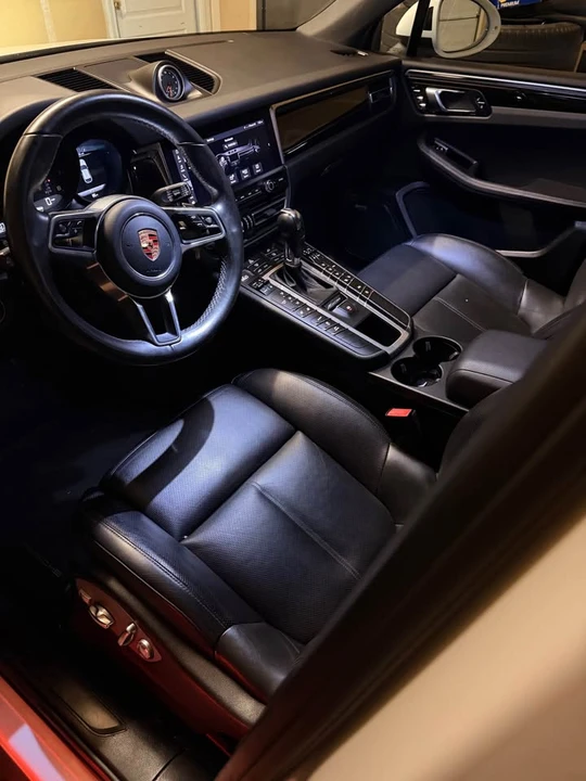2019 Porsche Macan - Image 8 of 10