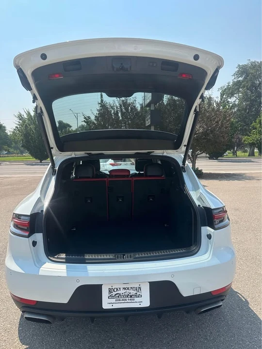 2019 Porsche Macan Turbo - Image 15 of 16