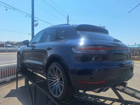 2019 Porsche Macan Turbo - Image 4 of 4