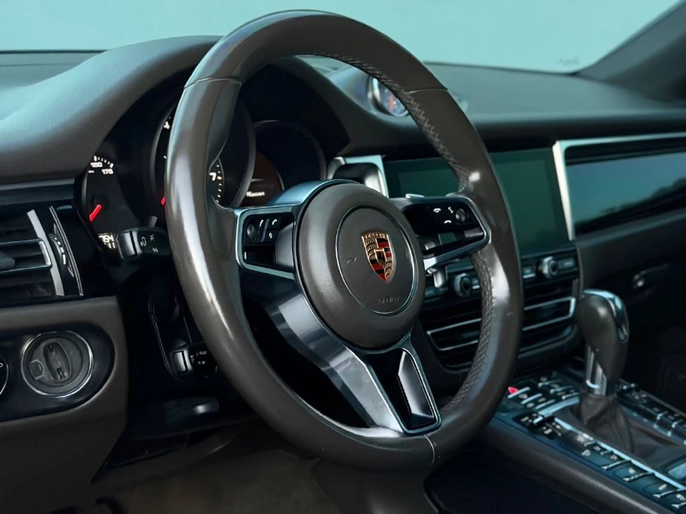 2019 Porsche Macan - Image 17 of 21