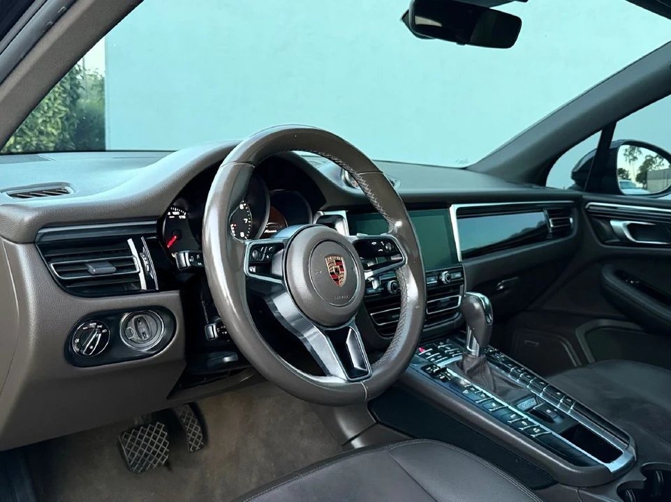 2019 Porsche Macan - Image 18 of 21