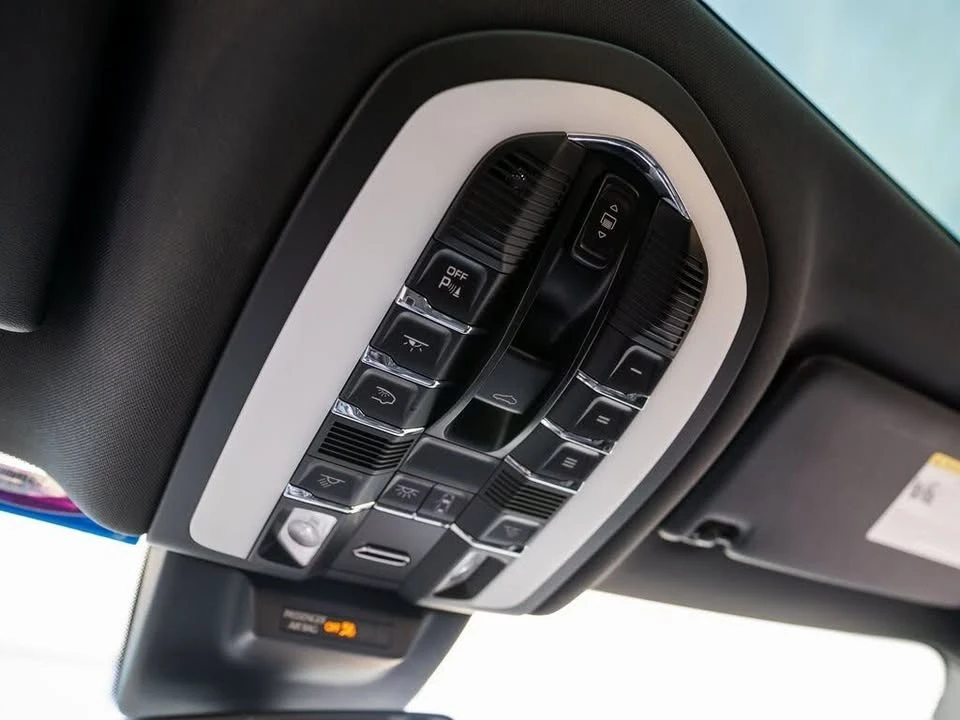 2019 Porsche Macan - Image 15 of 20