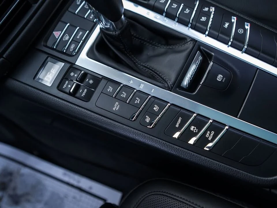2019 Porsche Macan - Image 12 of 20