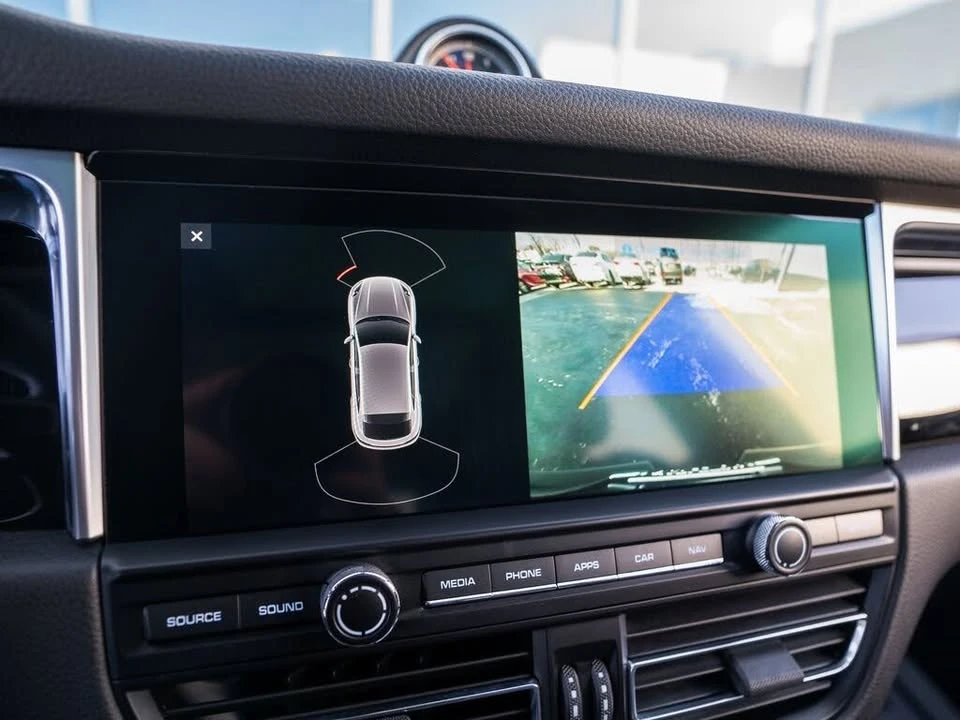 2019 Porsche Macan - Image 16 of 20